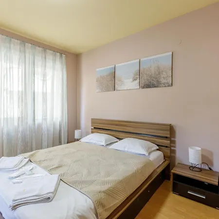 Sea Garden Flat With Private Parking *
