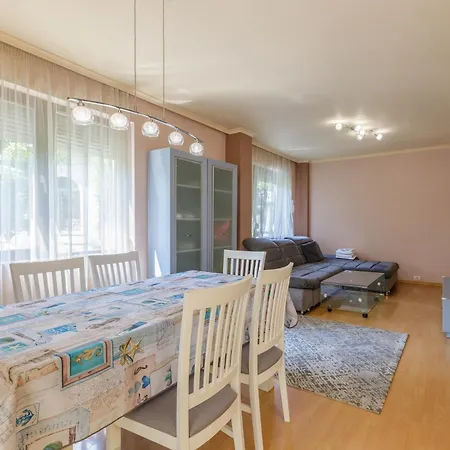 Sea Garden Flat With Private Parking Varna