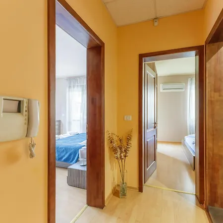 Apartment Sea Garden Flat With Private Parking *