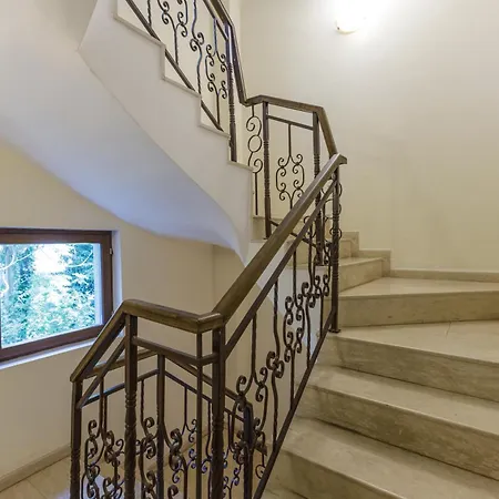 Apartment Sea Garden Flat With Private Parking