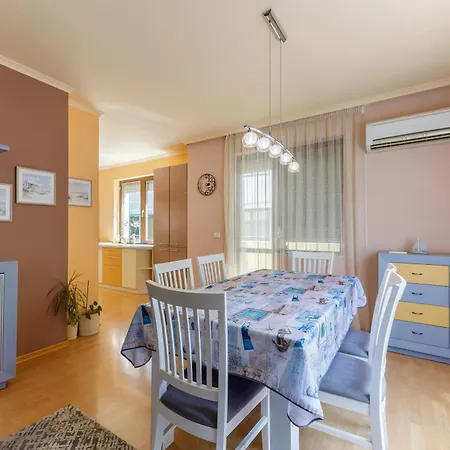 Sea Garden Flat With Private Parking